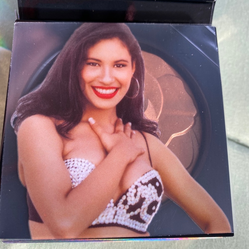 ✨MAC Selena Limited Edition Bundle✨🔥LAST ONE🔥 - Picture 4 of 16